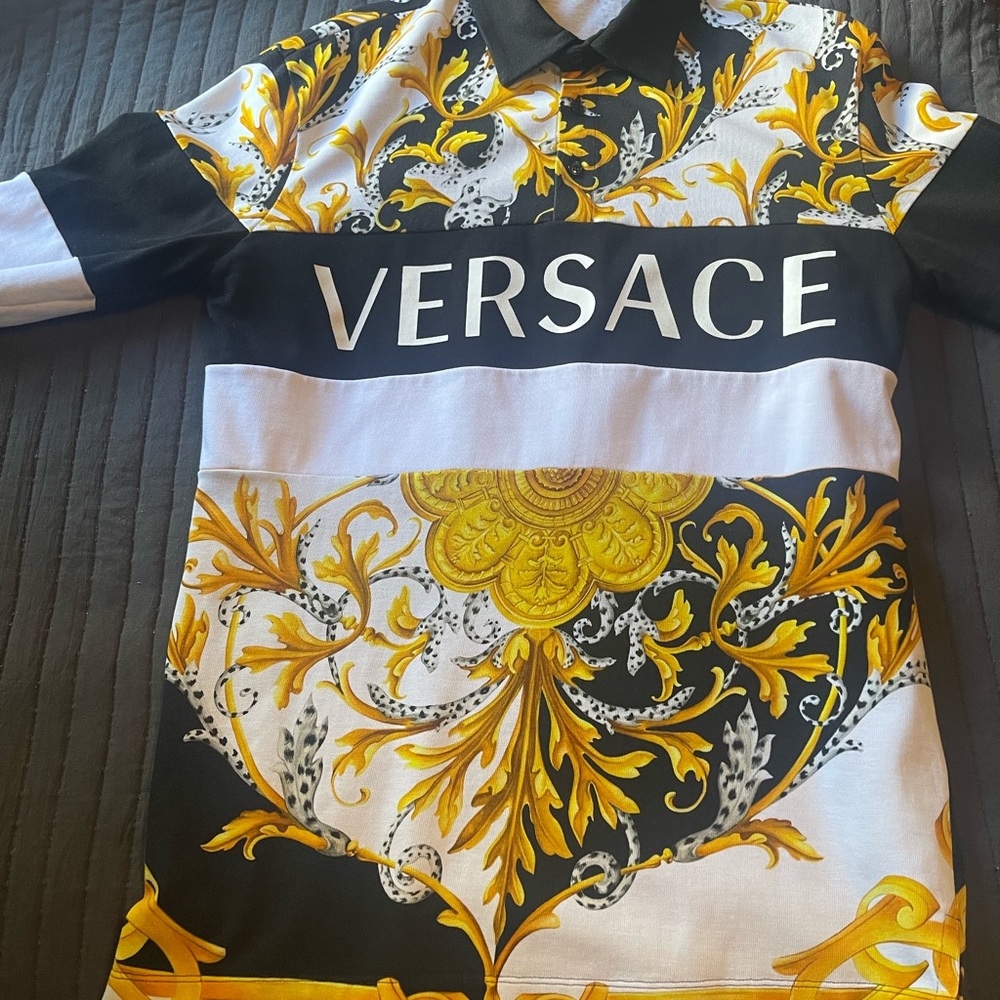 Men’s Versace shirt